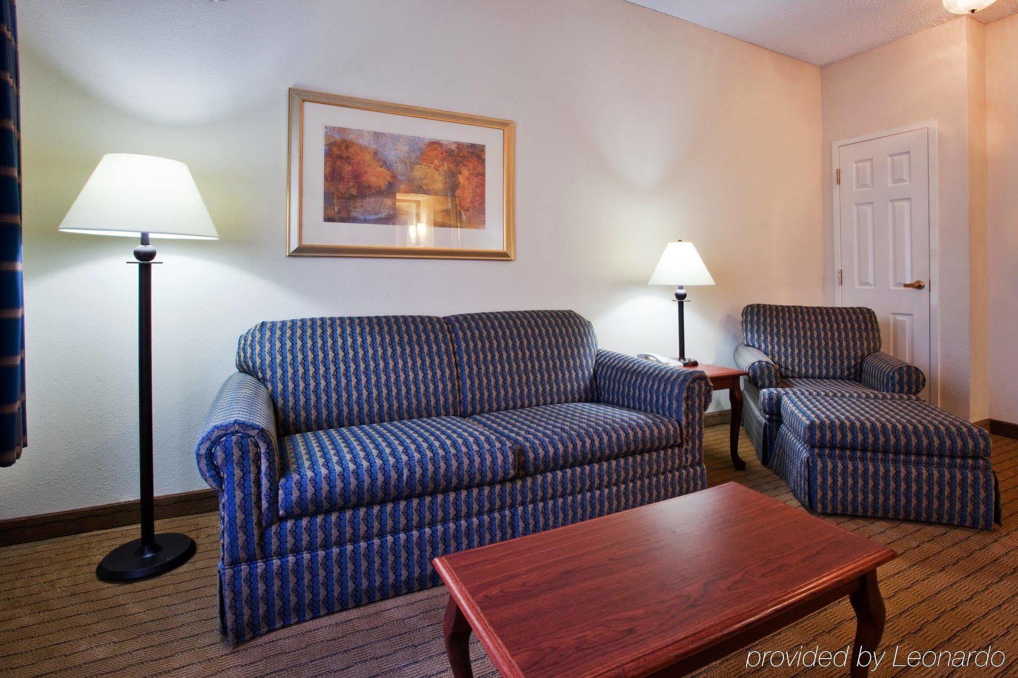 Holiday Inn Hotel And Suites Peachtree City By Ihg Номер фото